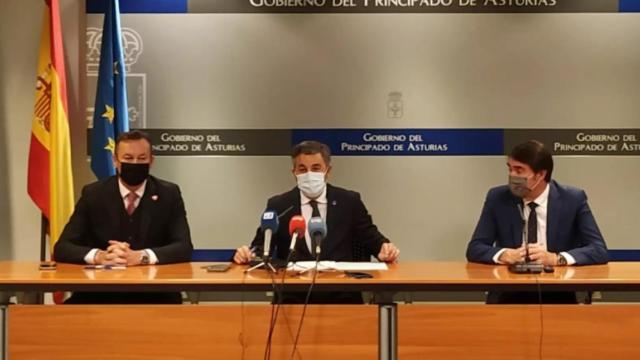 Guillermo Blanco, Alejandro Calvo y Juan Carlos Suárez-Quiñones tras la reunión del Patronato