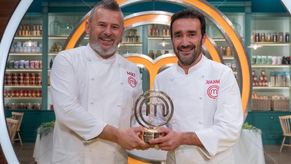 Miki Nadal y Juanma Castaño son los primeros ganadores ex aequo de la historia de 'MasterChef'.