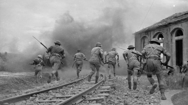 Tropas británicas durante los combates en Sicilia.