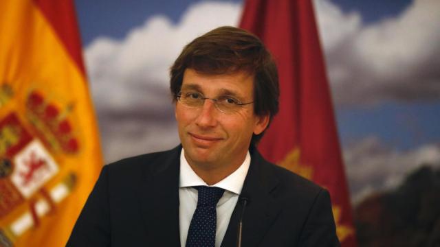 El alcalde de Madrid, José Luis Martínez-Almeida, en la sesión plenaria del Ayuntamiento de Madrid celebrada este martes.