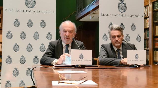 Santiago Muñoz Machado, director de la RAE, y Alberto Granados, presidente de Microsoft en España, en la presentación del acuerdo sobre el proyecto LEIA para impulsar el uso del español en el entrenamiento de algoritmos. Foto: A. Iglesias.