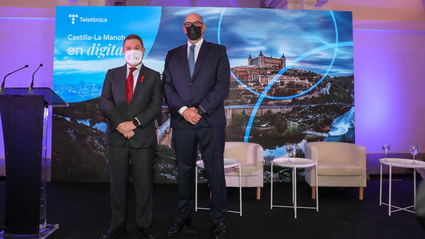 Emiliano García-Page, presidente de Castilla-La Mancha, y Emilio Gayo, presidente de Telefónica España