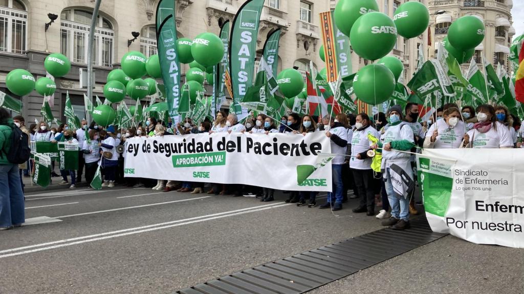 Manifestación de los delegados sindicales del sindicato SATSE en diciembre frente al Congreso de los Diputados.