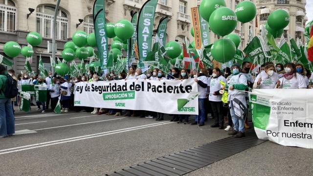 Manifestación de los delegados sindicales del sindicato SATSE frente al Congreso de los Diputados, hace un año.