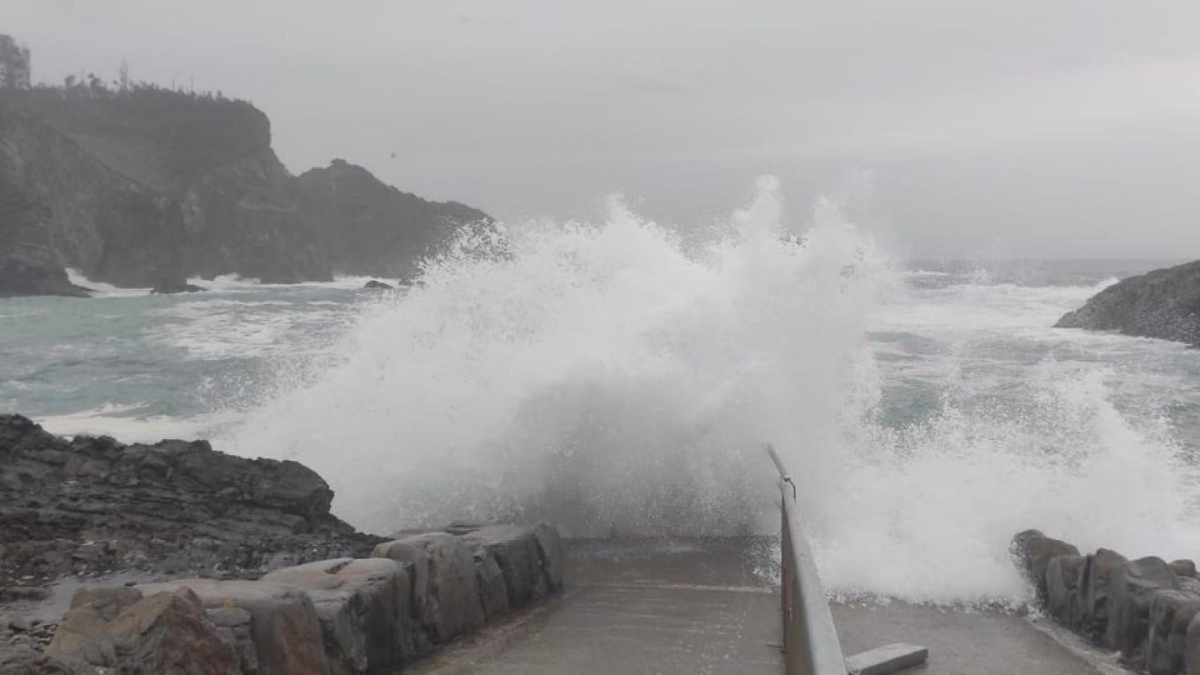 Una imagen de archivo del mar con mucho oleaje.