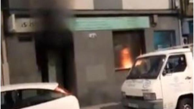 Incendio de un bajo en Diego Delicado en Os Mallos.