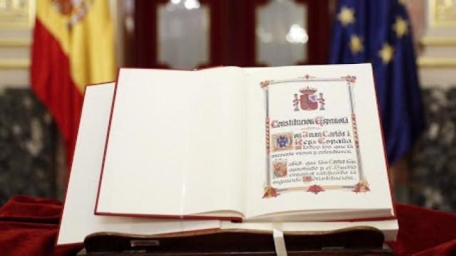 Primera página de la Constitución de 1978.