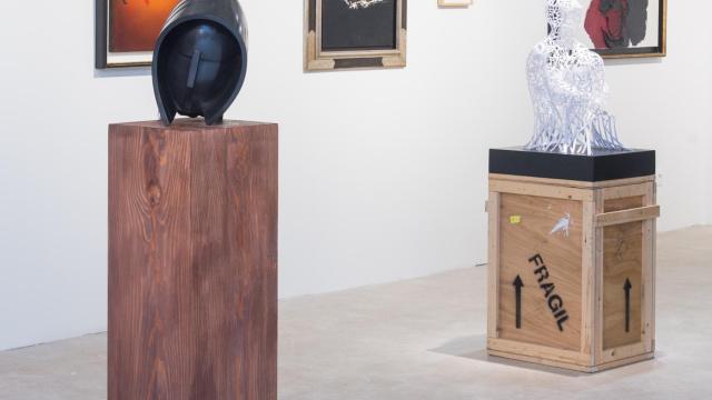 Varias de las obras que se exponen en el espacio de María Porto y Leticia Hervás.