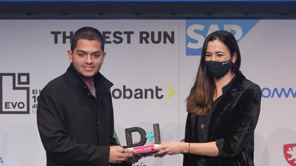 Alfonso de los Ríos, CEO y cofundador de NowPorts, tras recibir el premio de Disruptores