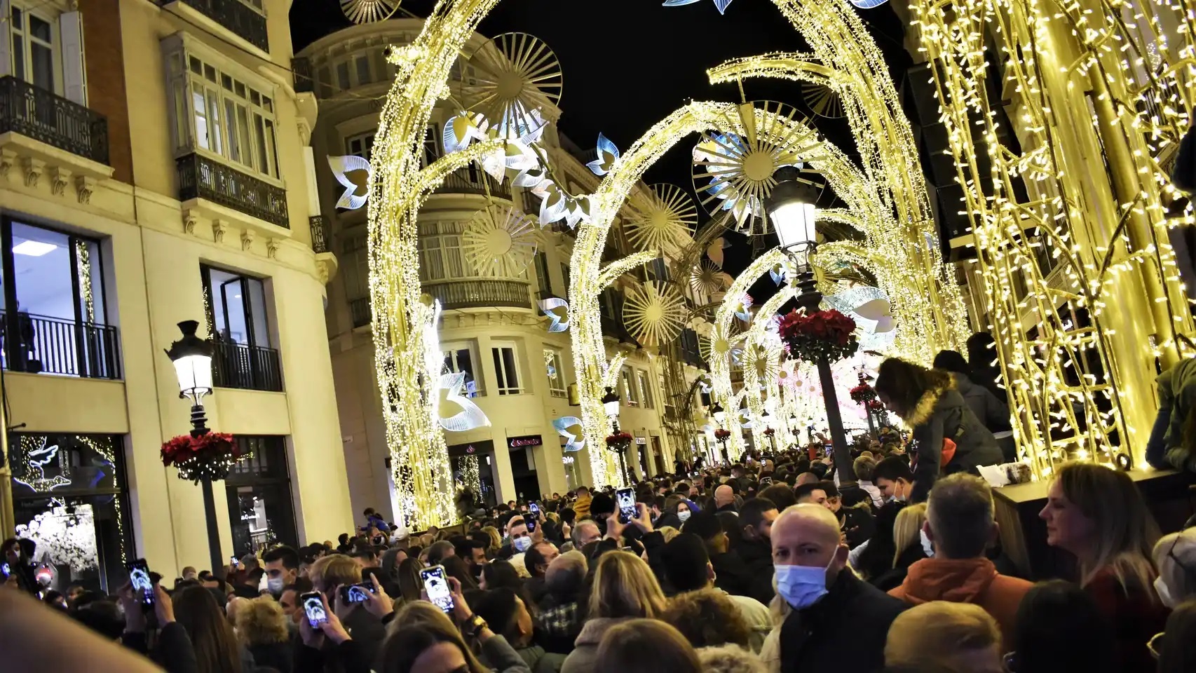Si no te gustan las aglomeraciones, calle Larios no es para ti.