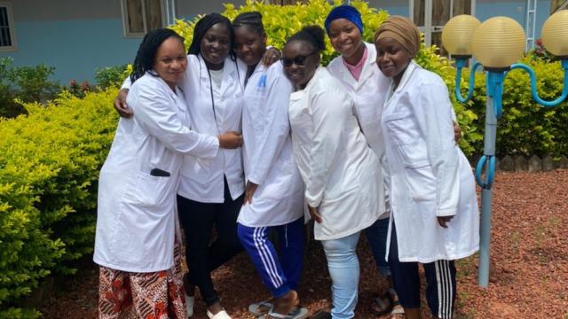 Equipo de enfermeras de hospital Eureka en Bobo-Dioulasso, Burkina Faso.