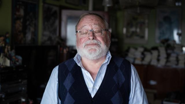 Fernando Savater en su casa de Madrid, en conversación con Porfolio.