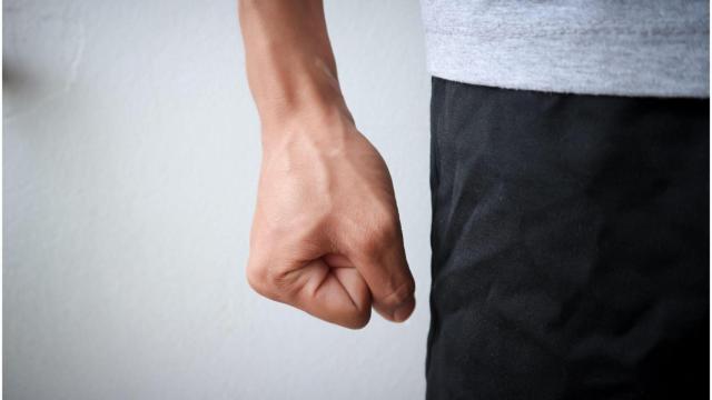 Una pelea entre clientes de un bar de A Coruña acaba con un detenido y otro en el hospital