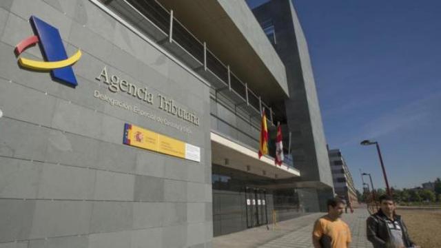 Los trabajadores de la Agencia Tributaria denuncian que pagan por trabajar fuera de casa