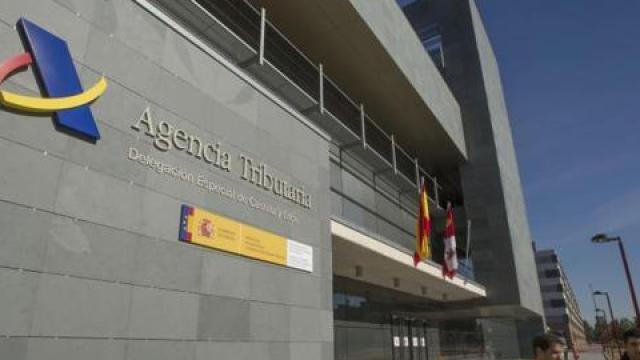 Los trabajadores de la Agencia Tributaria denuncian que pagan por trabajar fuera de casa