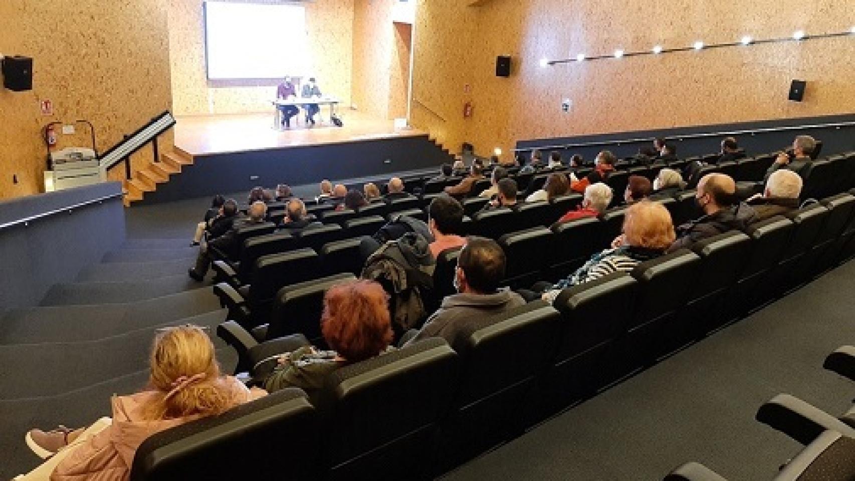 Reunión del Ayuntamiento de Salamanca con los vecinos de Garrido