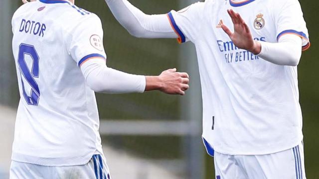 Dotor y Latasa celebran el gol del Real Madrid Castilla