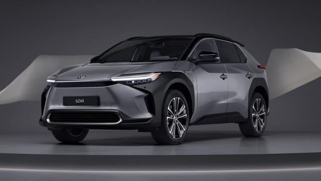 Así es el Toyota bz4x, el primer coche eléctrico de la marca japonesa.