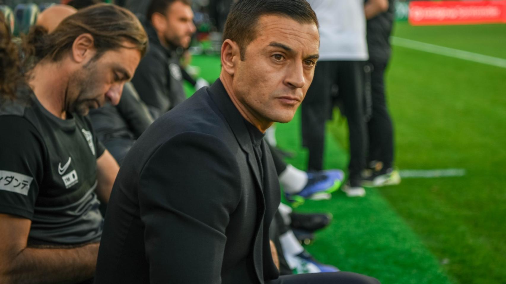 Francisco, en el banquillo del Elche.
