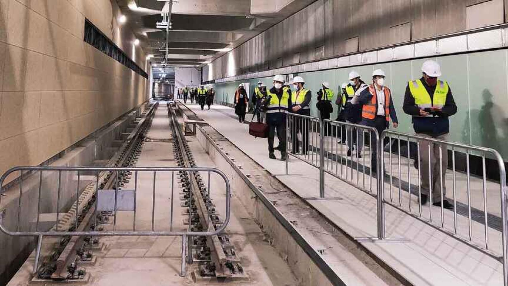 Interior del túnel del Metro de Málaga en dirección al Centro.