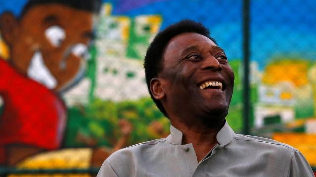 Pelé, durante la inauguración de un campo de fútbol en Río de Janeiro.