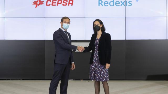 Cepsa y Redexis ponen en marcha la primera red global de energía fotovoltaica en estaciones de servicio de Europa