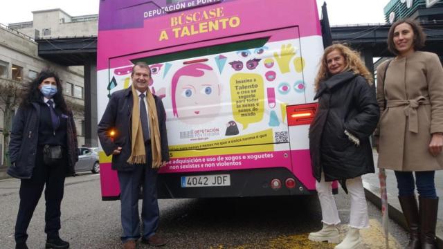 Presentación de la campaña en los autobuses urbanos de la ciudad