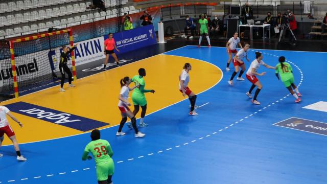 Partido de la selección de Camerún contra Polonia, disputado en Llíria. EE