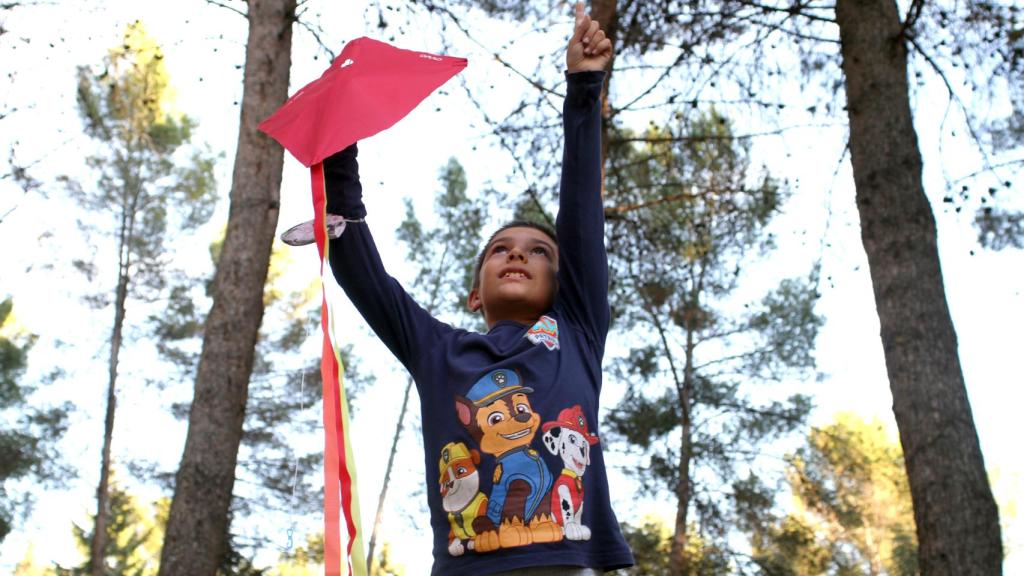 Niño jugando en el parque dentro del proyecto 'Soy Cometa'