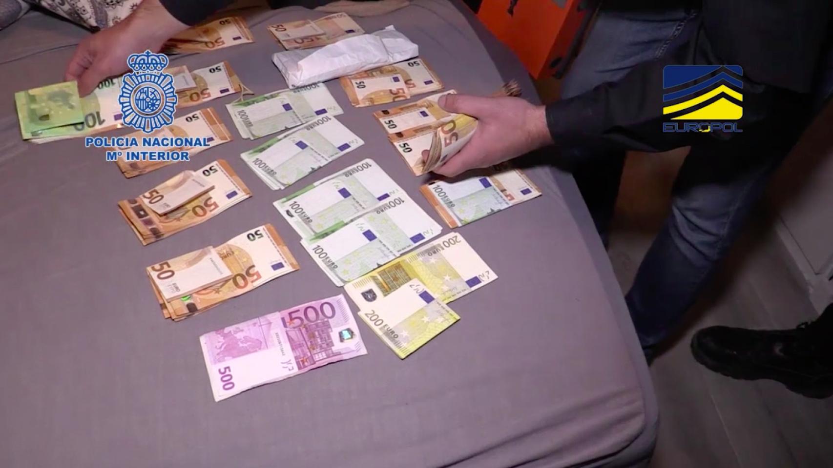 Parte del botín incautado por los investigadores.