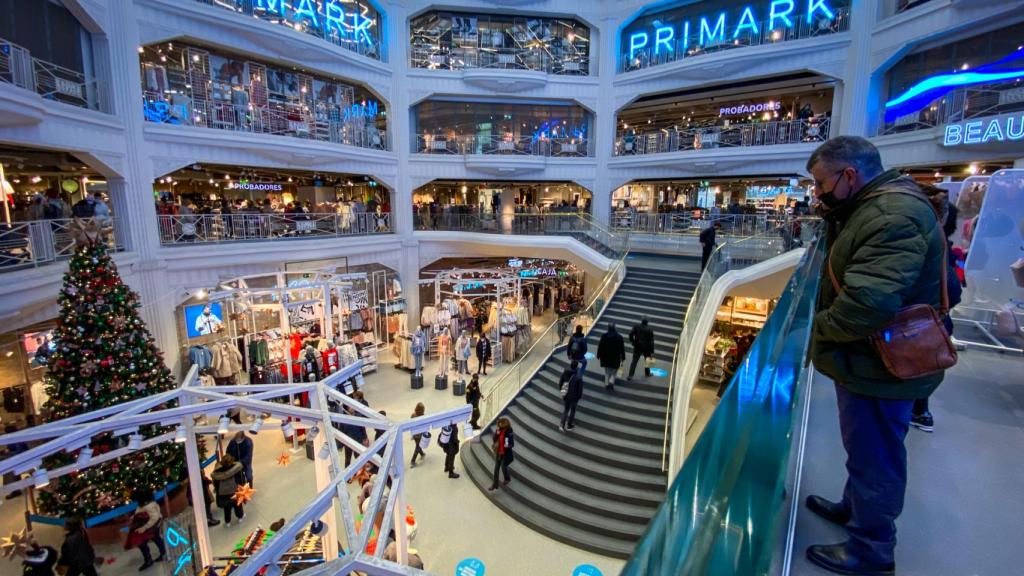 Interior de la tienda de Primark en la Gran Vía de Madrid.