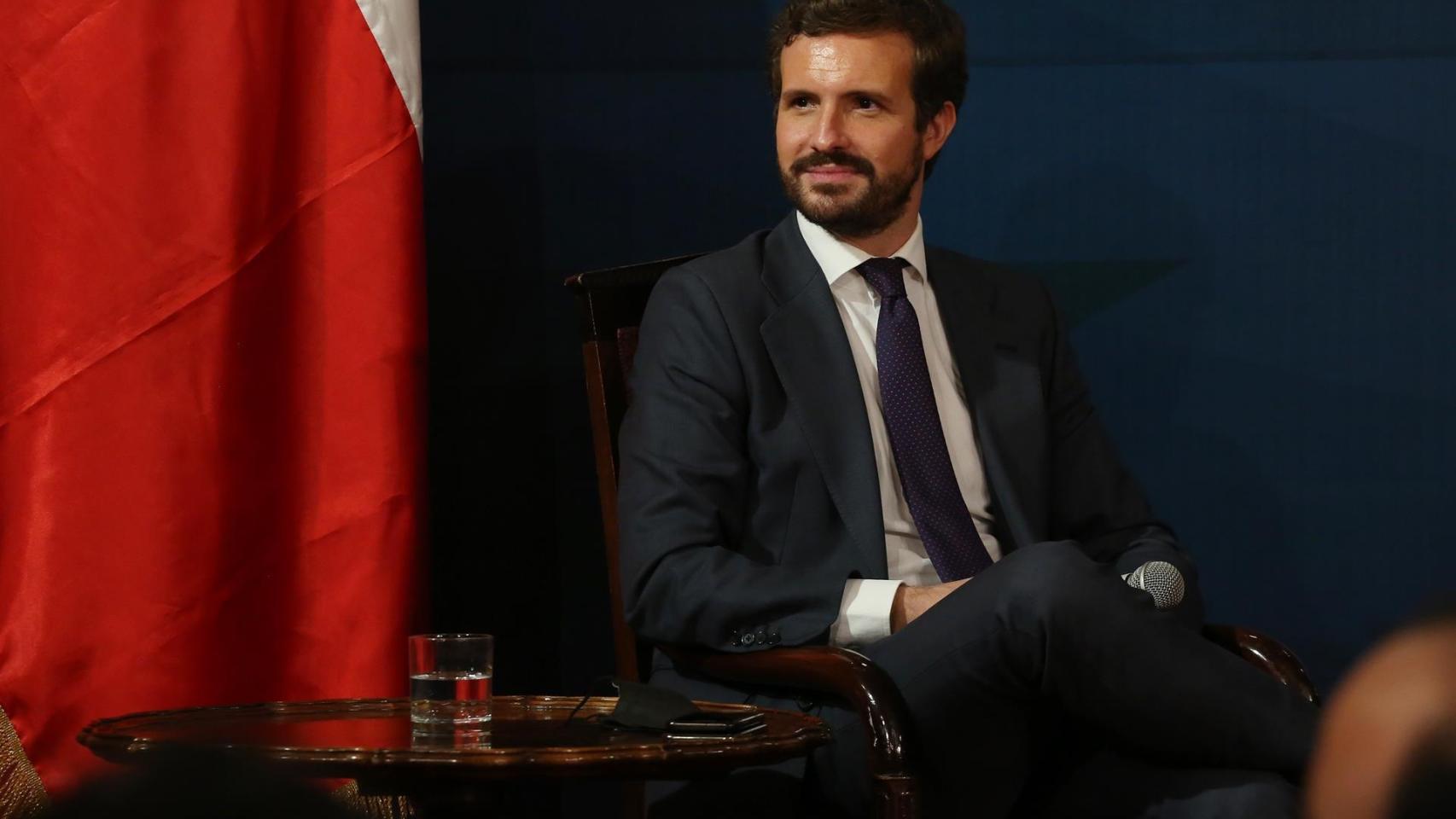 El presidente del Partido Popular, Pablo Casado, participa de una conferencia en Santiago de Chile.