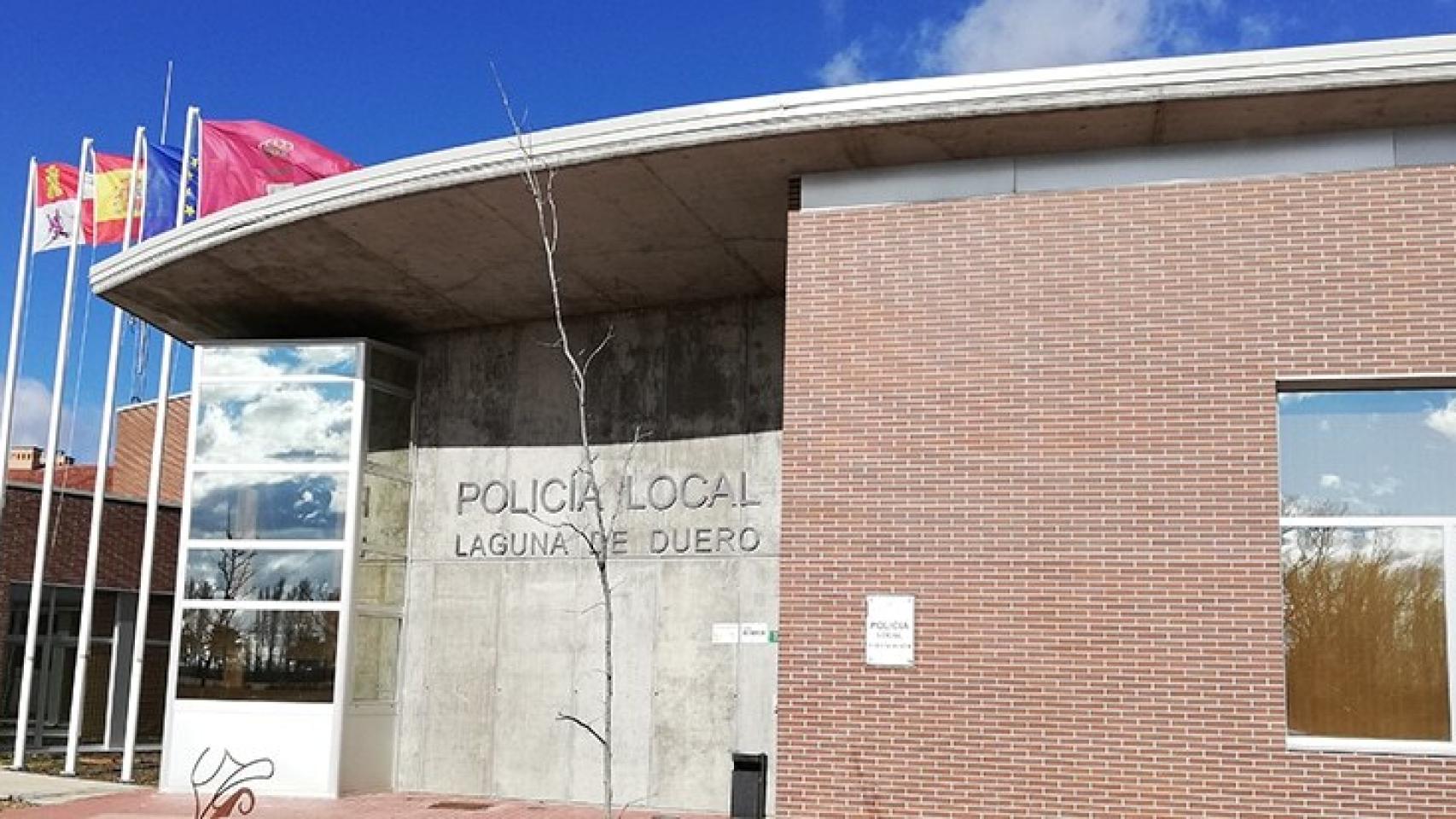 La Policía intercepta a dos menores tras robar el carro a una cartera de Correos en Laguna