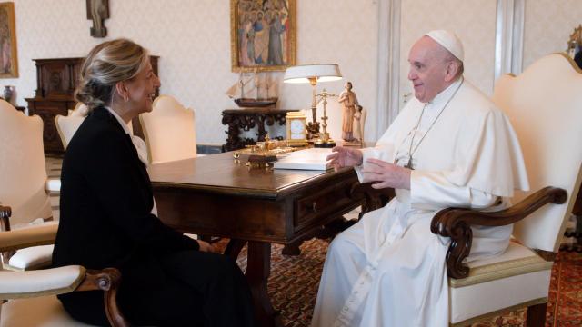 La ministra de Trabajo y Economía Social, Yolanda Díaz, junto con el Papa Francisco.