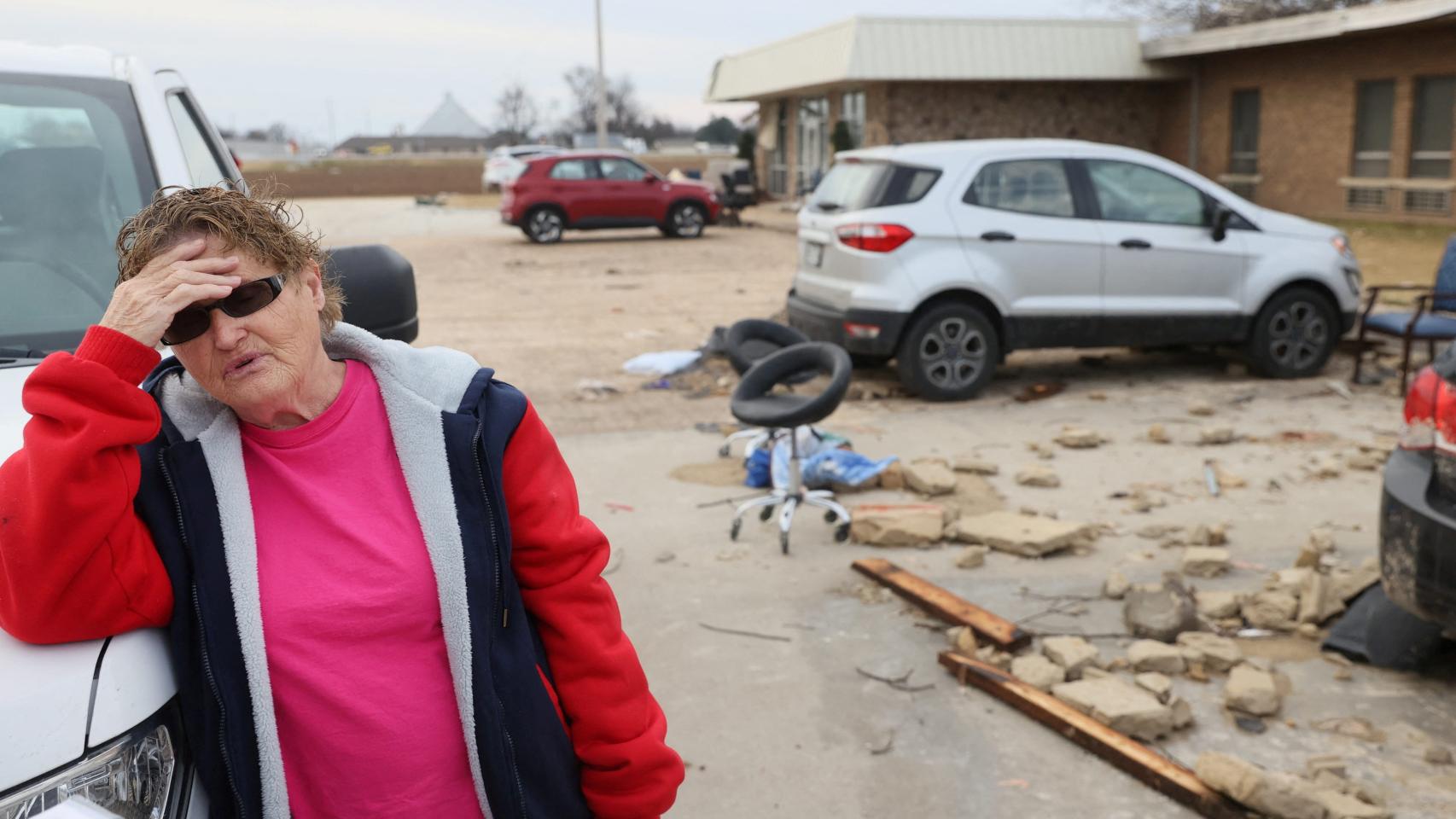 Una señora ante el desastre.