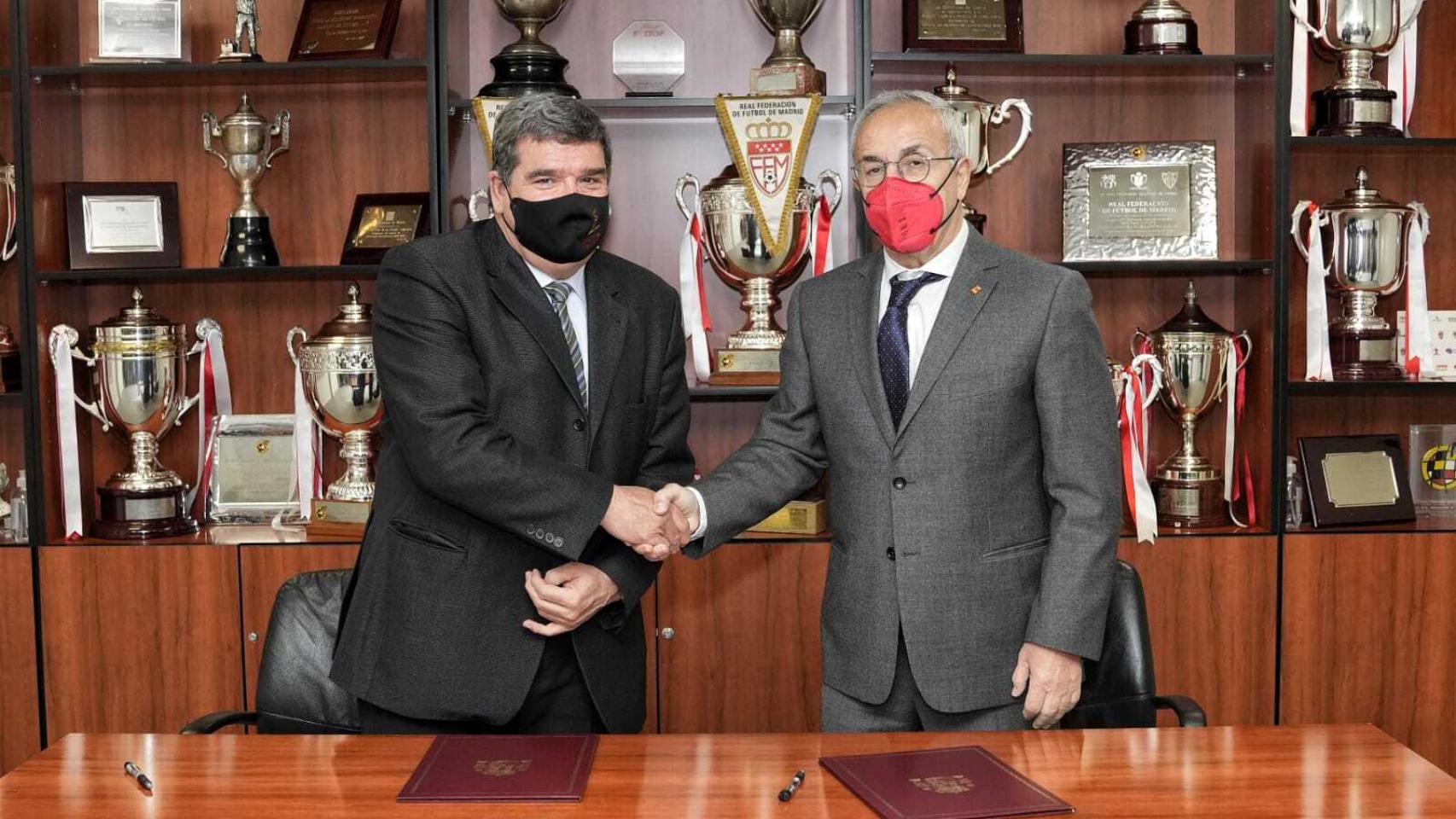 José Luis Escrivá y Alejandro Blanco cierran el acuerdo.