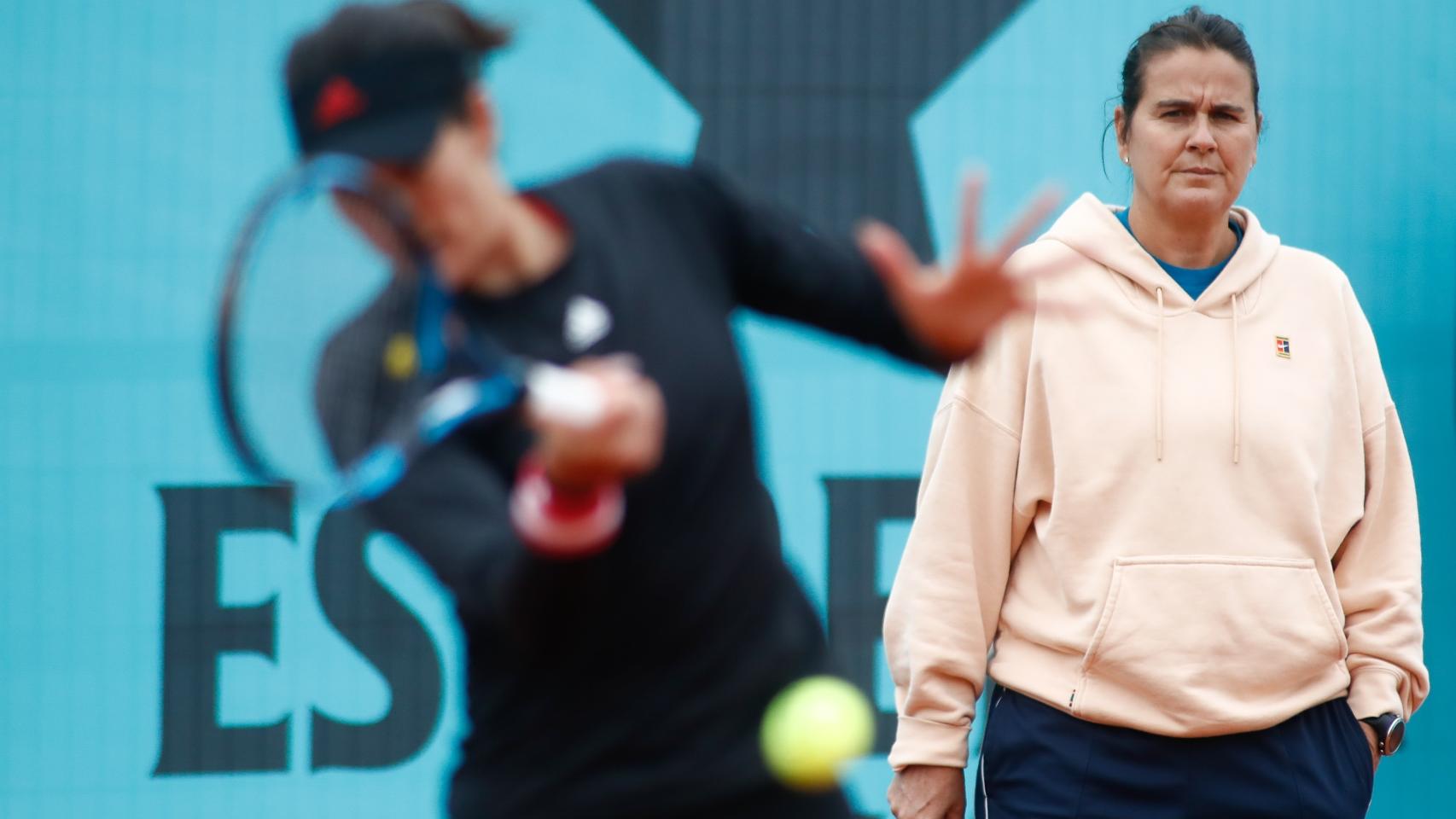 Conchita Martínez entrenando con Garbiñe Muguruza.