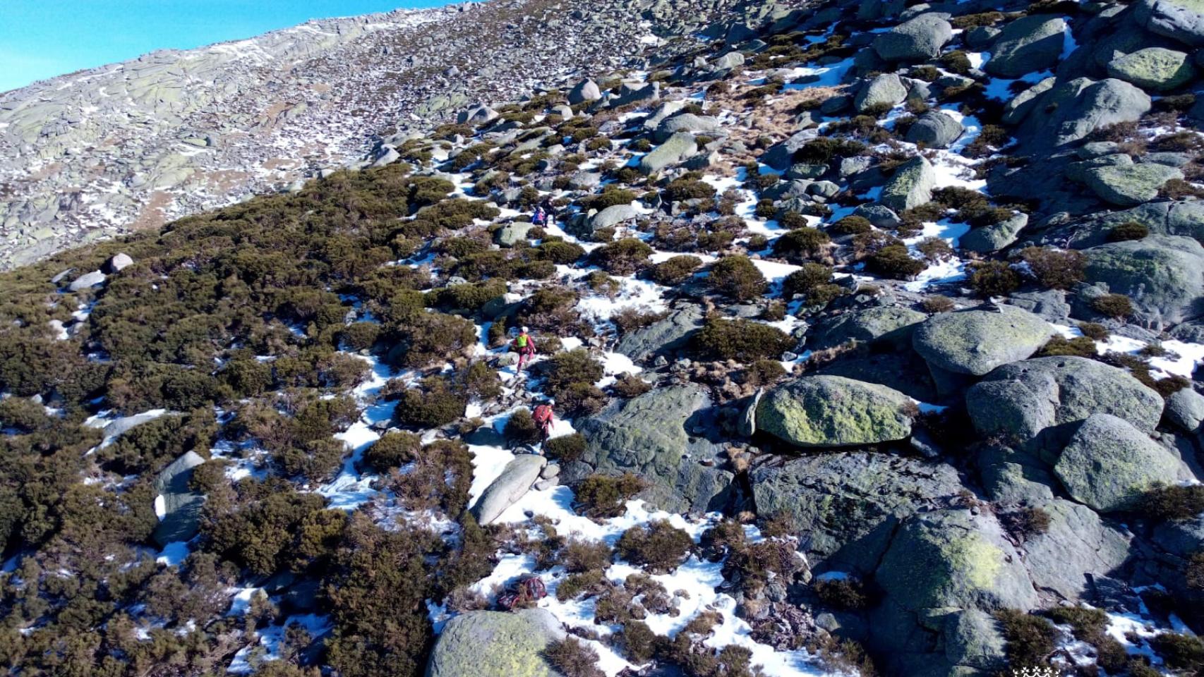 Momento del rescate en el Pico La Mira