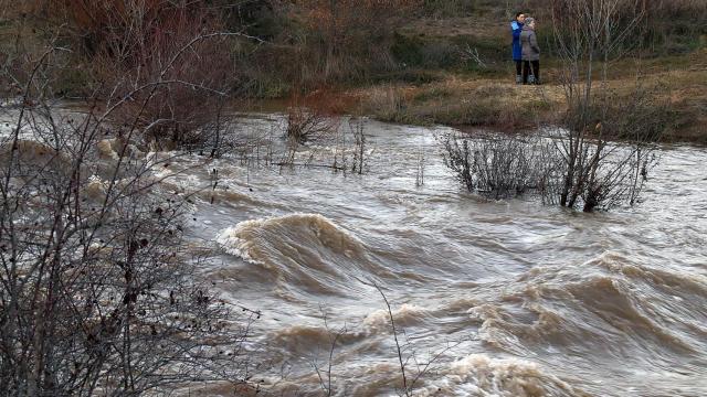 El río Bernesga  a su paso por Alija de la Ribera