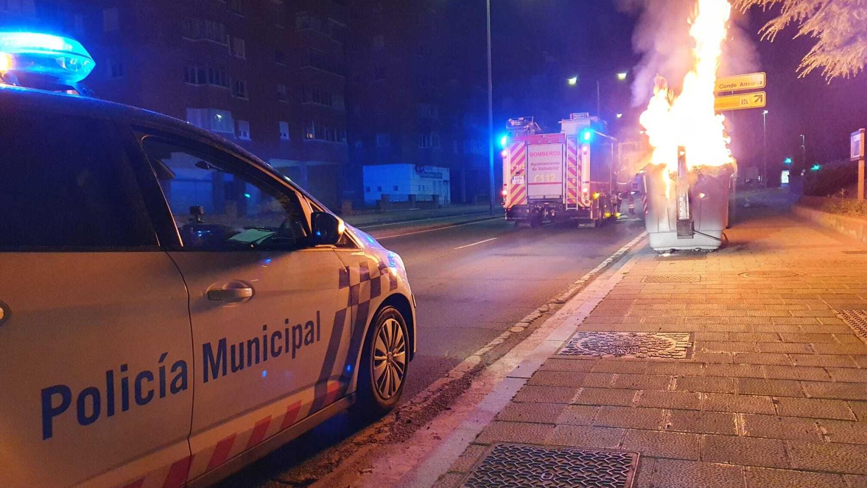 Imagen de archivo de un incendio en un contenedor de Valladolid