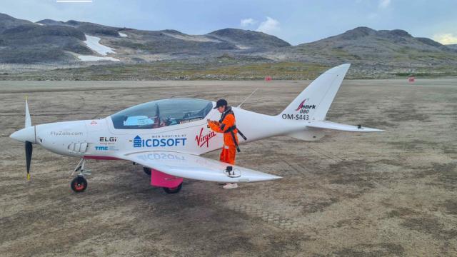 Zara Rutherford y su avión ultraligero Shark
