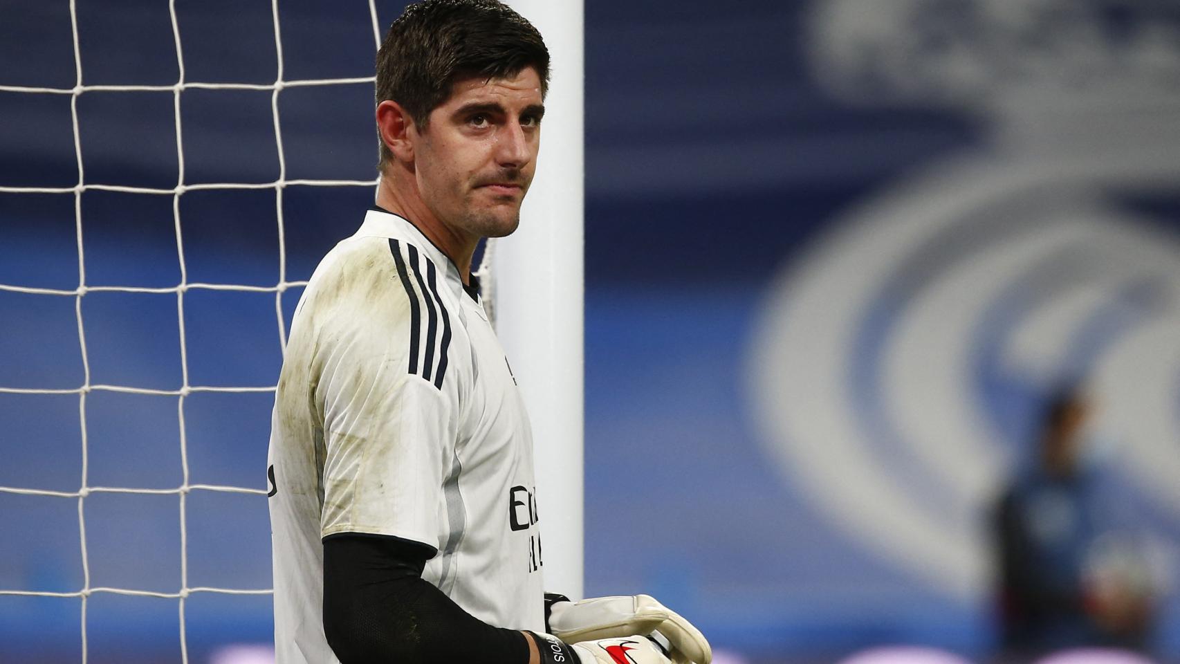 Thibaut Courtois calienta antes del derbi Real Madrid - Atlético de Madrid