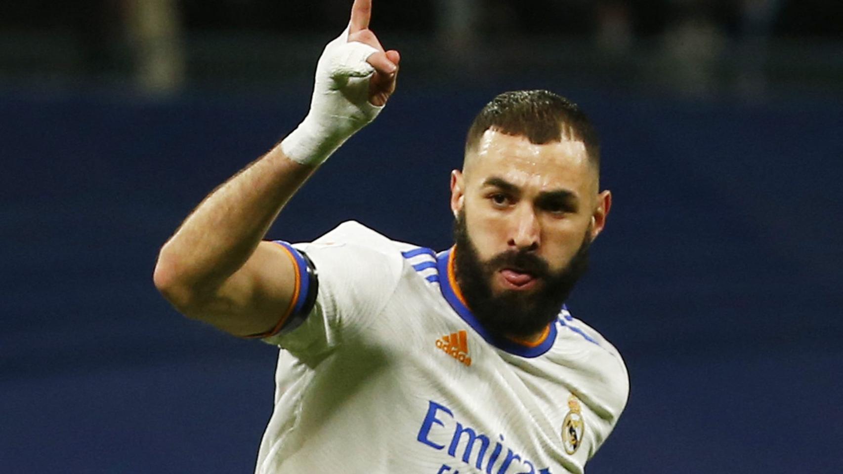 Karim Benzema celebra su gol al Atlético de Madrid
