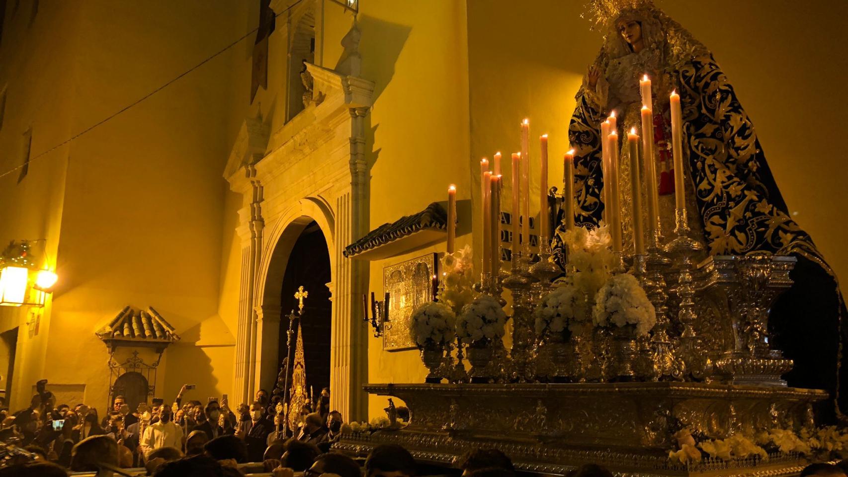 La Virgen de la Paloma, a su paso por las Catalinas