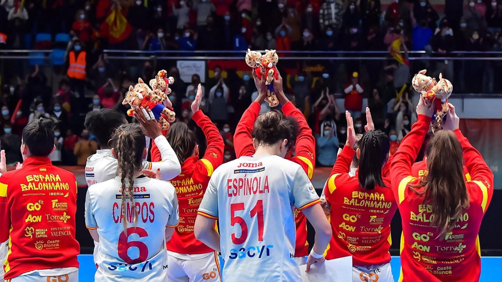 Las españolas agradecen el apoyo a la afición en este Mundial.