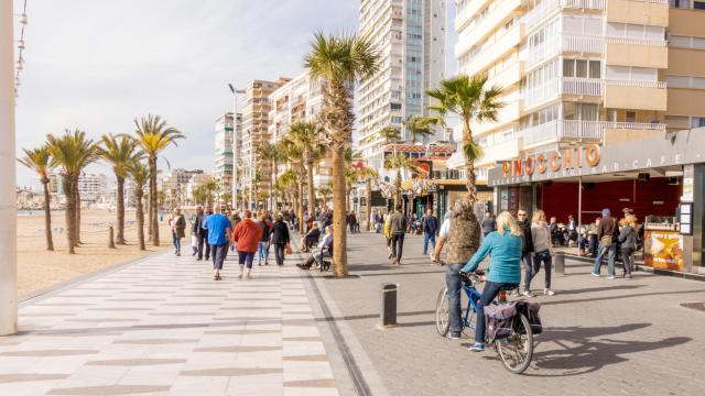 Abierto el plazo de inscripción de los comercios para el bono-consumo de Benidorm, ¿quién puede adherirse?
