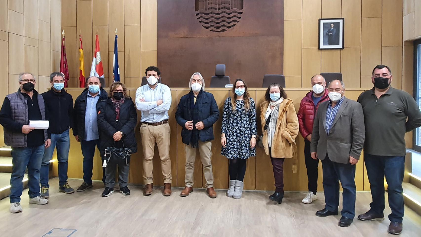 Representantes de las Juntas vecinales, con el alcalde de Villaquilambre
