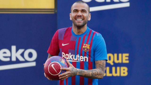 Dani Alves, durante su presentación como jugador del FC Barcelona