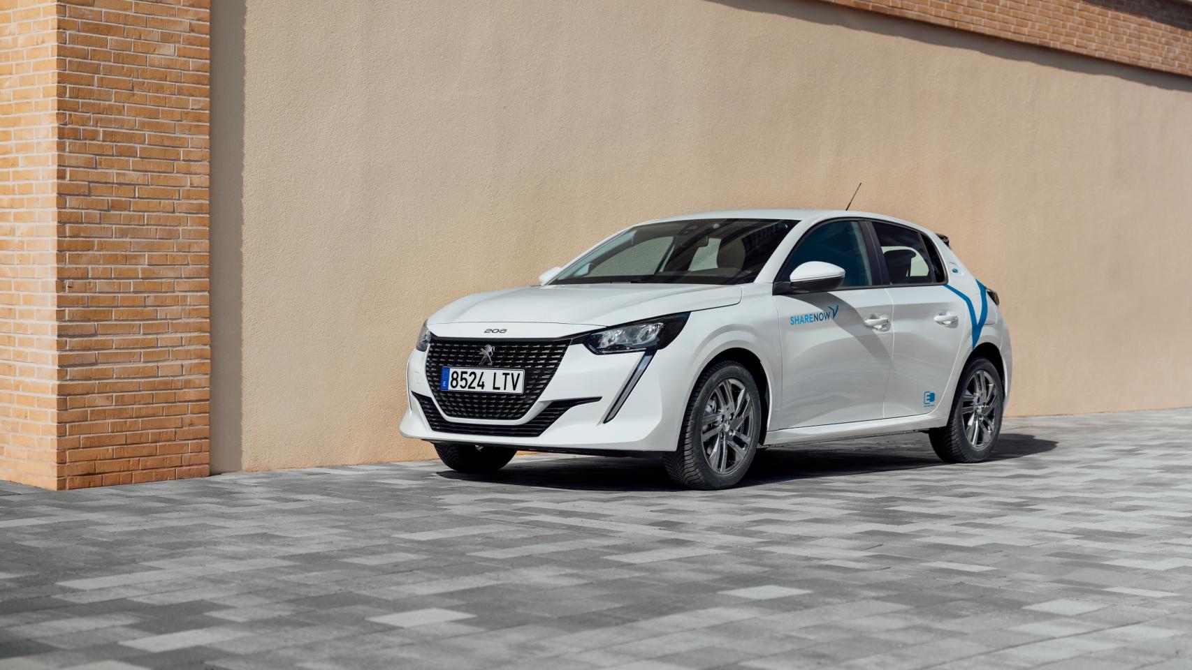 Share Now incorpora Peugeot e-208