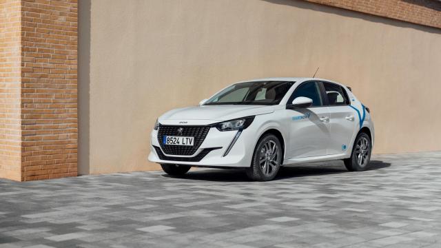 Share Now incorpora Peugeot e-208